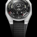 Футуристические наручные часы с необычным циферблатом и черным ремешком на черном фоне.