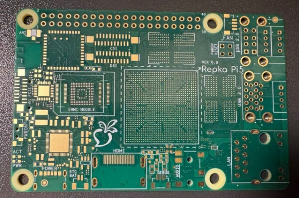 Печатная плата с микросхемами и разъёмами, вид сверху, Repka Pi5.