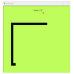 Игра Змейка: зелёный фон, счёт 32, чёрная змейка, красная точка-еда.