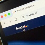 Вкладка браузера с сайтом Fractal Analytics, логотип fractal в фокусе.