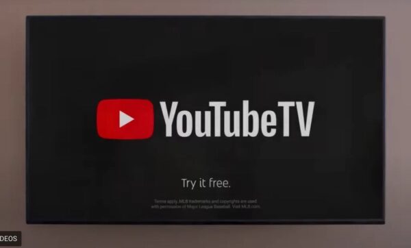 Логотип YouTube TV на черном экране с текстом "Попробуйте бесплатно".