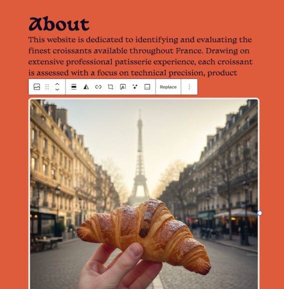 Круассан на фоне Эйфелевой башни и улиц Парижа, сайт о лучших круассанах во Франции.