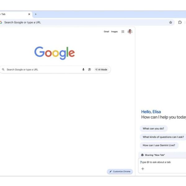 Главная страница Google с открытым чатом помощника.