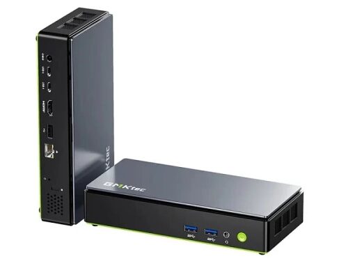 Мини-компьютер BRIXTEC черного цвета с портами USB и HDMI на фоне.