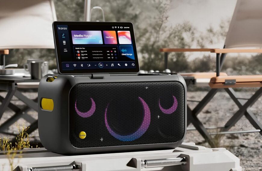 Портативная колонка с экраном на улице, стильный современный дизайн для кемпинга.