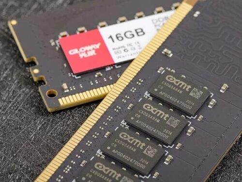 Планки оперативной памяти 16GB на фоне текстурированной поверхности.