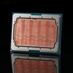 Процессор на чёрном фоне, медная поверхность, отражение. Технологии, компьютерные комплектующие.