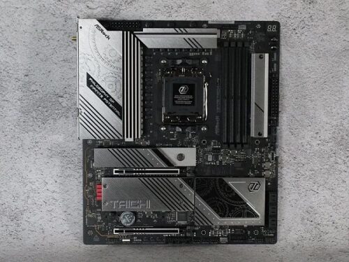 Материнская плата ASRock Taichi для компьютера на сером фоне.