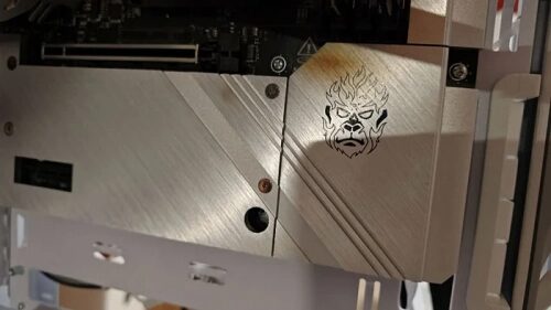 Пользователь запечатлел момент возгорания игрового флагмана GeForce RTX 5090 Пользователь запечатлел момент возгорания игрового флагмана GeForce RTX 5090