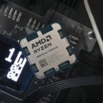 Процессор AMD Ryzen 7950X3D на материнской плате.