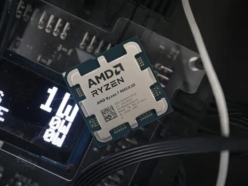 Процессор AMD Ryzen 7950X3D на материнской плате.