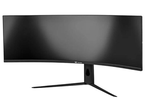 Изогнутый ультраширокий монитор на черной подставке, вид спереди.