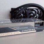 Видеокарта GeForce RTX Lightning на фоне системы охлаждения.
