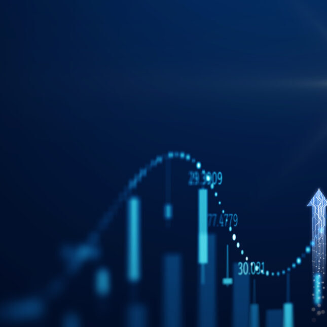 График с цифровыми данными и растущей стрелкой на синем фоне. Финансовый рост.