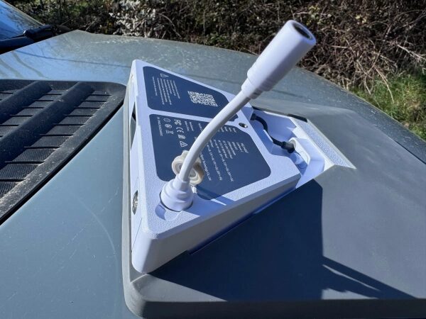 Усовершенствованная портативная радиостанция Starlink Mini с питанием от батареи уже здесь! 9 Новый магнитный адаптер с отсоединяемым кабелем позволяет заряжать аккумулятор, не опасаясь, что кто-то споткнется о кабель и уронит Mini на землю.