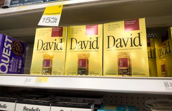 Много шума из-за белка 5 Блогеры сравнили шоколадный батончик David с батончиками Kalteen, которые использовались, чтобы обмануть Регину Джордж, антагонистку фильма «Дрянные девчонки».