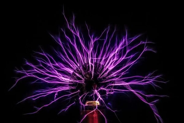 Загадка возникновения вулканических молний разгадана. 3 Искрящаяся катушка Тесла 2XTY93C