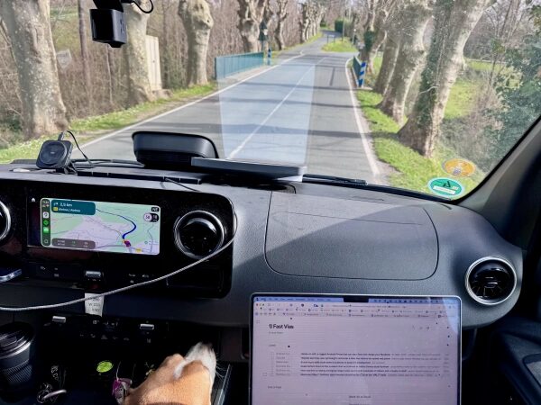 Усовершенствованная портативная радиостанция Starlink Mini с питанием от батареи уже здесь! 20 <em>Работа за рулём.</em>