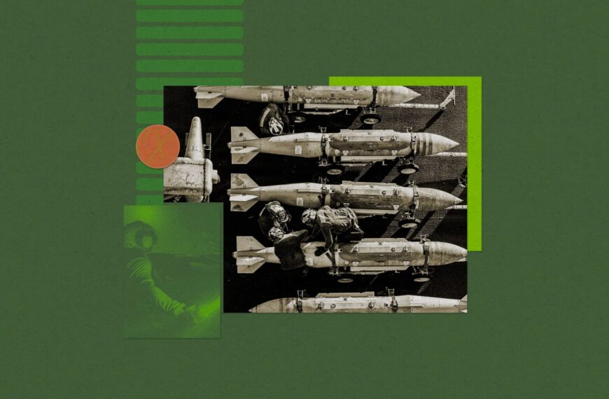 Военные ракеты на зеленом фоне. Стратегические вооружения и безопасность.