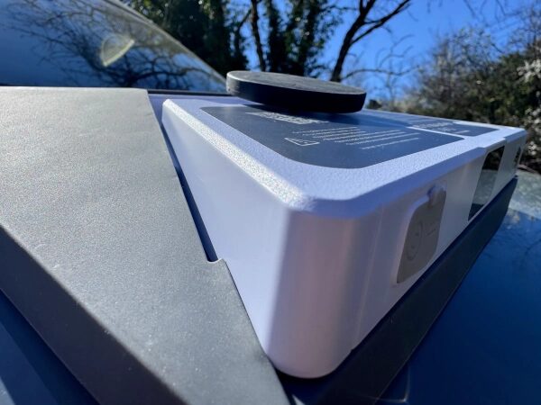 Усовершенствованная портативная радиостанция Starlink Mini с питанием от батареи уже здесь! 11 <em>Магнит, который я вкрутил в крепление штатива на LinkPower 2.</em>