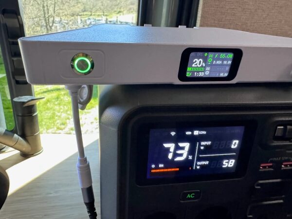 Усовершенствованная портативная радиостанция Starlink Mini с питанием от батареи уже здесь! 16 <em>Зарядка отсоединяемого магнитного адаптера, входящего в комплект LinkPower 2.</em>