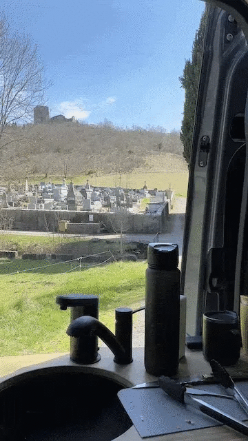 Усовершенствованная портативная радиостанция Starlink Mini с питанием от батареи уже здесь! 4 С подключенным аккумулятором LinkPower 2 я могу разместить Starlink Mini на расстоянии более 50 метров, даже если припаркован в тени.