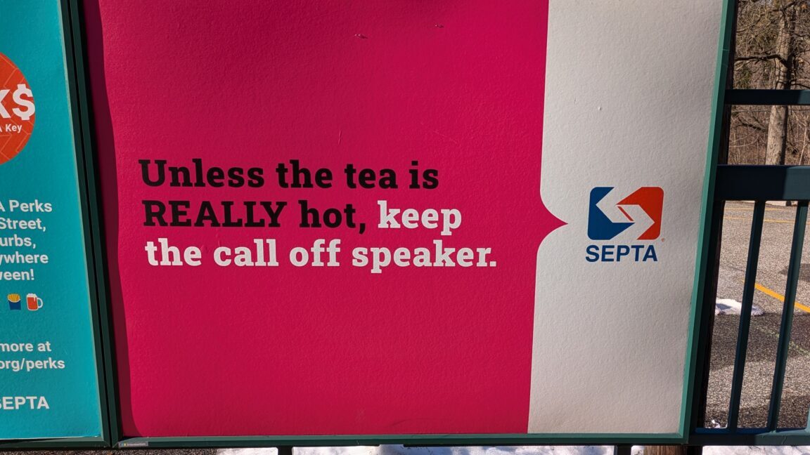 Фотография вывески SEPTA, о которой идёт речь.