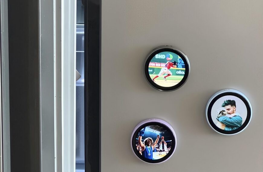 Круглые магниты на холодильнике с изображением бейсболиста и баскетболиста. Спортивная тематика.