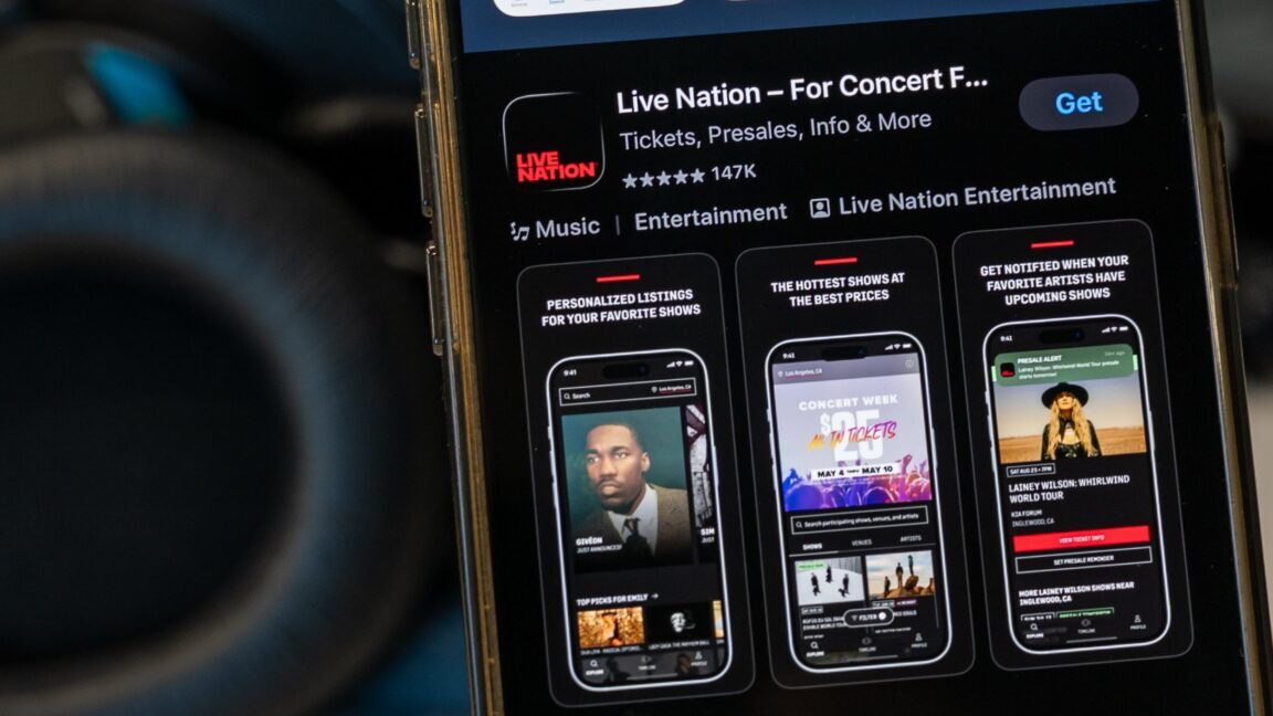 Приложение Live Nation отображается в магазине приложений на смартфоне. Рядом со смартфоном показаны наушники.