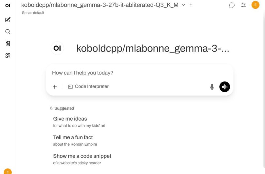 Программа Open WebUI с предложениями и интерфейсом на экране компьютера.