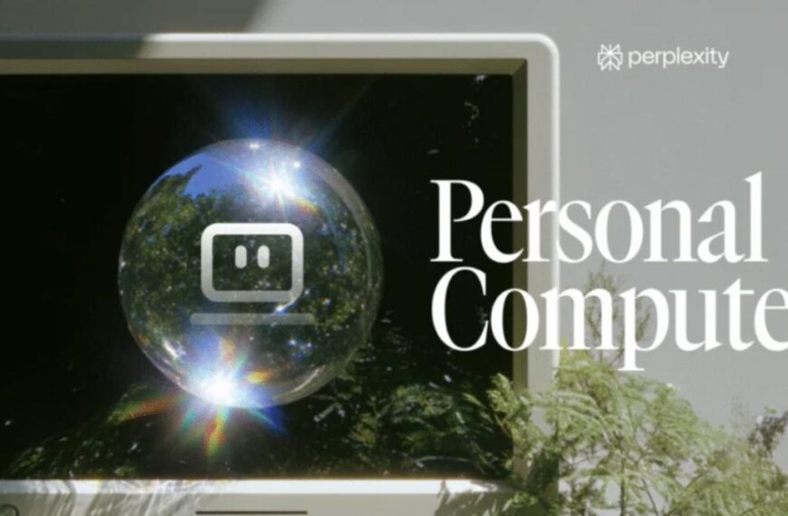 Старый монитор с текстом "Personal Computer" и логотипом Perplexity на экране.
