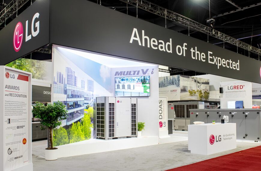 Стенд LG на выставке с кондиционерами и рекламой Multi V.