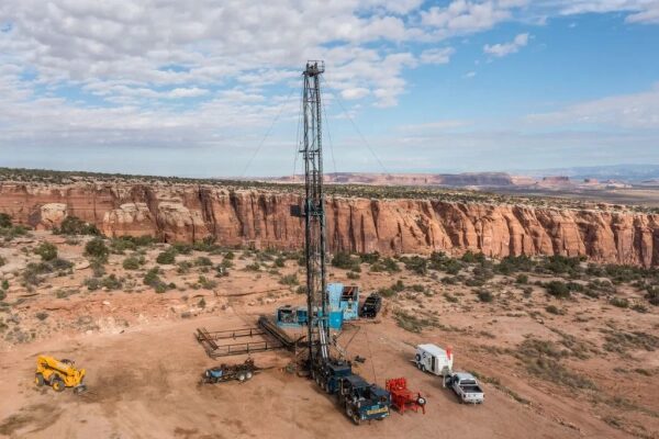 Хакер украл 700 000 фунтов стерлингов у британской энергетической компании, перенаправив платеж. 1 Буровая установка или установка для капитального ремонта нефтяной скважины в штате Юта.