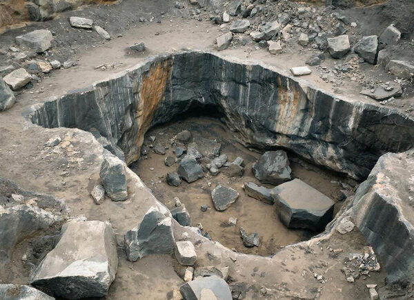 Древние люди целенаправленно добывали камень 220 тысяч лет назад, выяснили археологи Древние люди целенаправленно добывали камень 220 тысяч лет назад, выяснили археологи