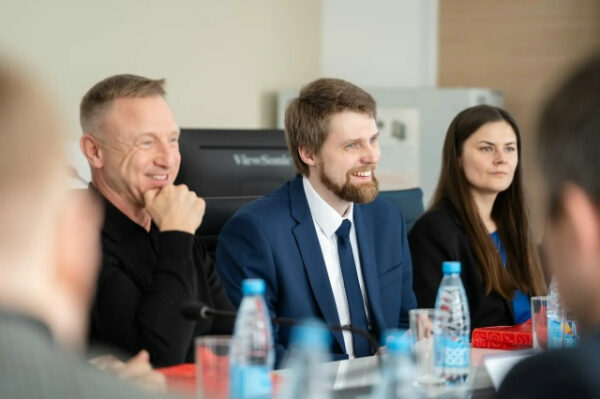 6859ba7ed2fd4def6dca2c8c49ce435c