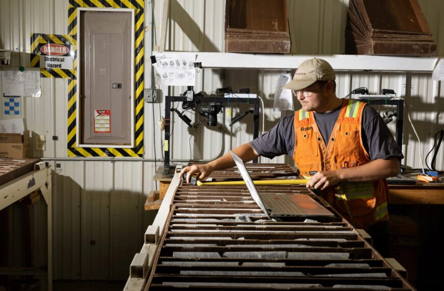 Загрузка: обучение человекоподобных роботов работниками,&hellip;