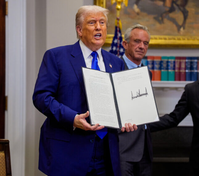 СТАТИСТИКА+: Трамп проявляет мягкость в вопросах страхования и вводит новую схему оценки медицинских рисков.