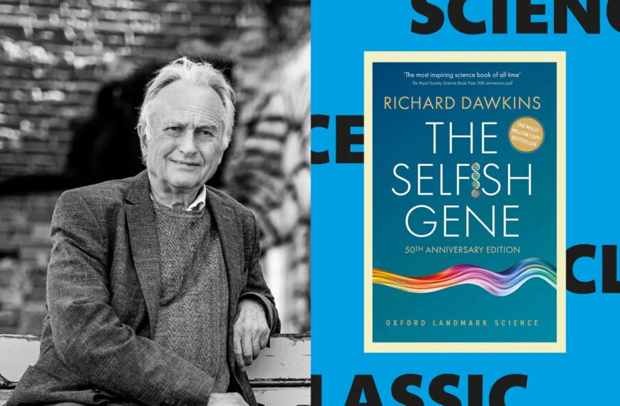 Черно-белое фото пожилого человека с книгой "Эгоистичный ген" на синем фоне.