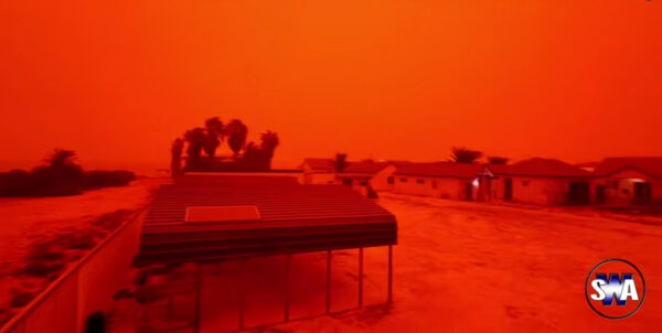 Небо над западной Австралией окрасилось в красный цвет