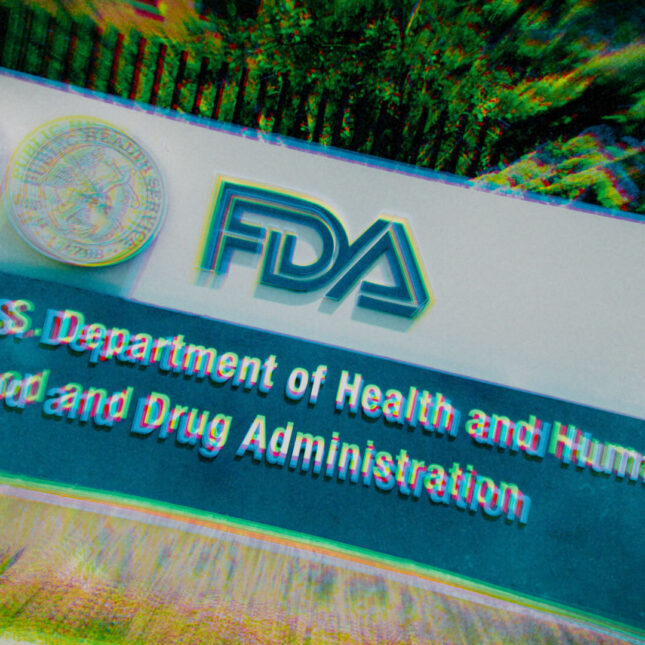 Фотоиллюстрация подписи в штаб-квартире FDA, выполненная с искажением и с помощью фильтра.