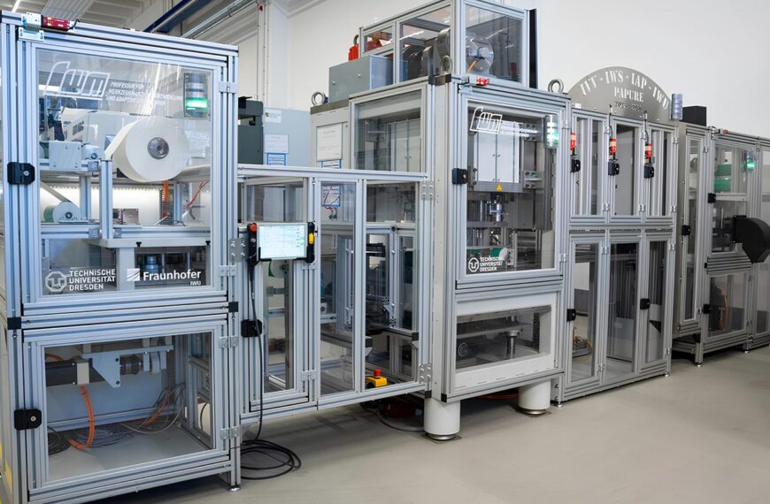 Промышленное оборудование для автоматизации процессов в лаборатории.