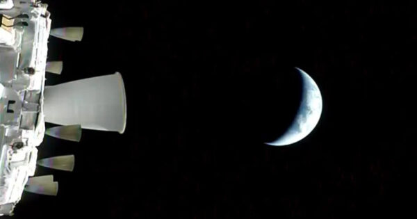 Астронавты починили туалет на борту «Ориона». И в ручном режиме совершили маневры вокруг второй ступени ракеты SLS 1 e01c334603a0cb71ed837b26c0813b98