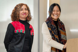 Паола Рикаурте (слева) и Карен Хао.