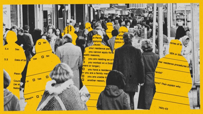 Толпа людей на улице, фигуры и текстовые элементы на жёлтом фоне.