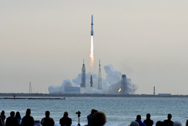 Компания Blue Origin запустила новую ракету-носитель Glenn с коммуникационным спутником с мыса Канаверал, штат Флорида.