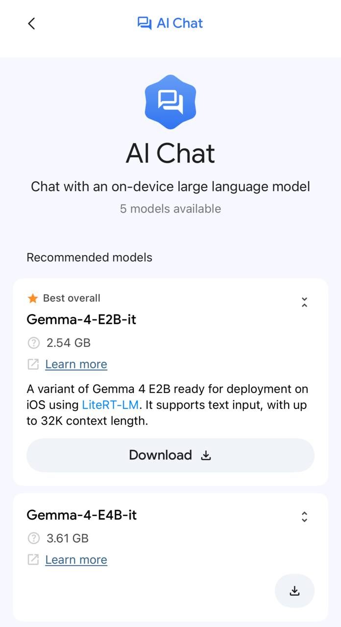 AI Chat: выбор языковой модели Gemma-4-E2B-it для iOS. Размер файла 2.54 GB.