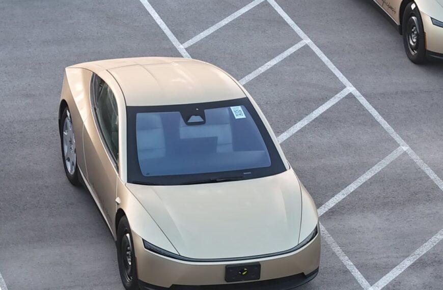 Tesla собирает авто без руля: Cybercab уже на конвейере Tesla…