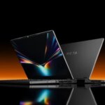 Ноутбук Meta с открытым экраном на черно-оранжевом фоне.