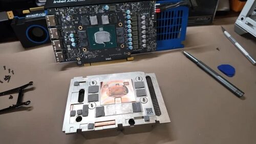 Новый разбор Intel Arc Pro B70 демонстрирует графический процессор BMG-G31