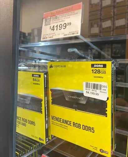 В магазинах полно модулей памяти и накопителей, но их никто не покупает В магазинах полно модулей памяти и накопителей, но их никто не покупает